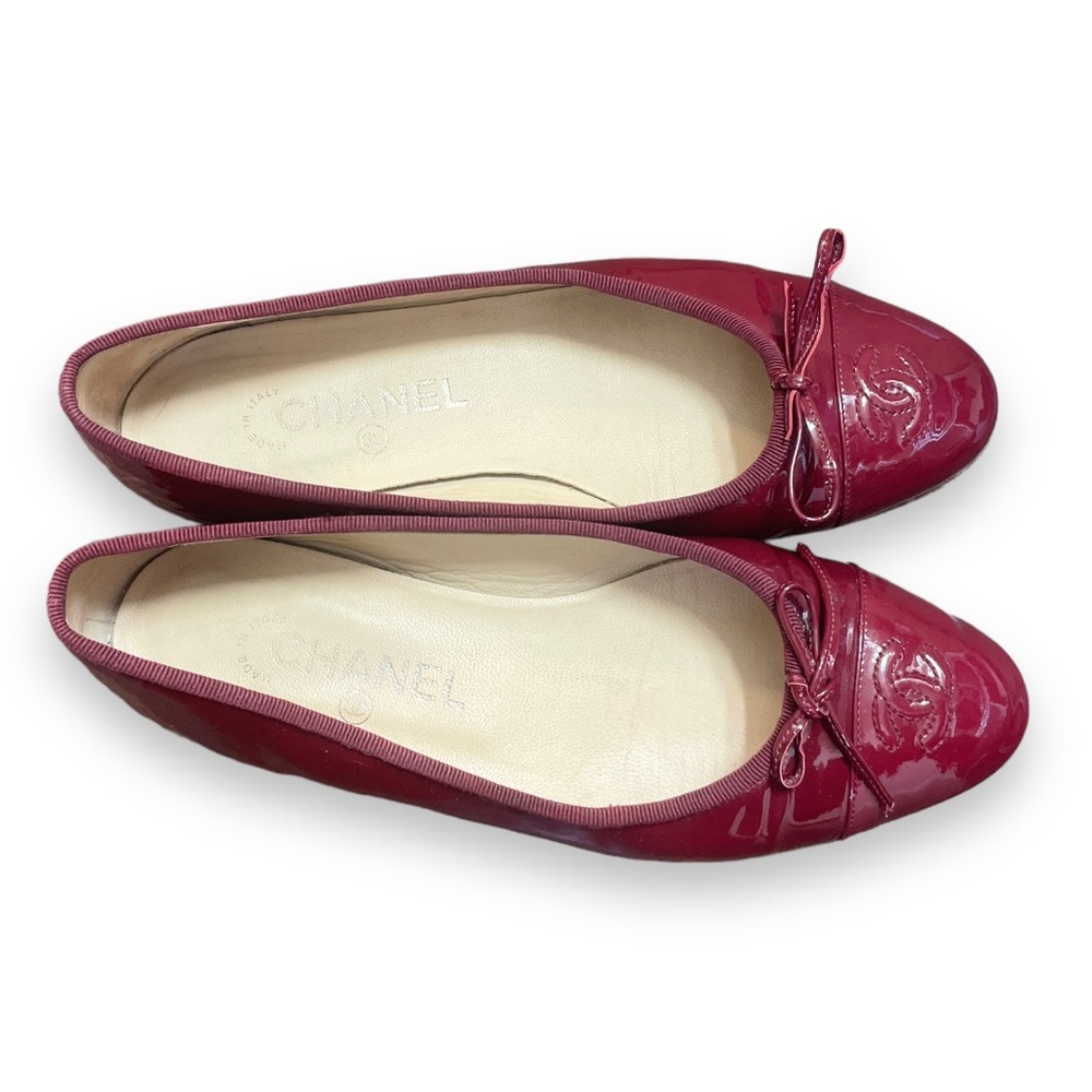 CHANEL Authentic Burgundy Flats with Bow Detail - Picture 3 of 11